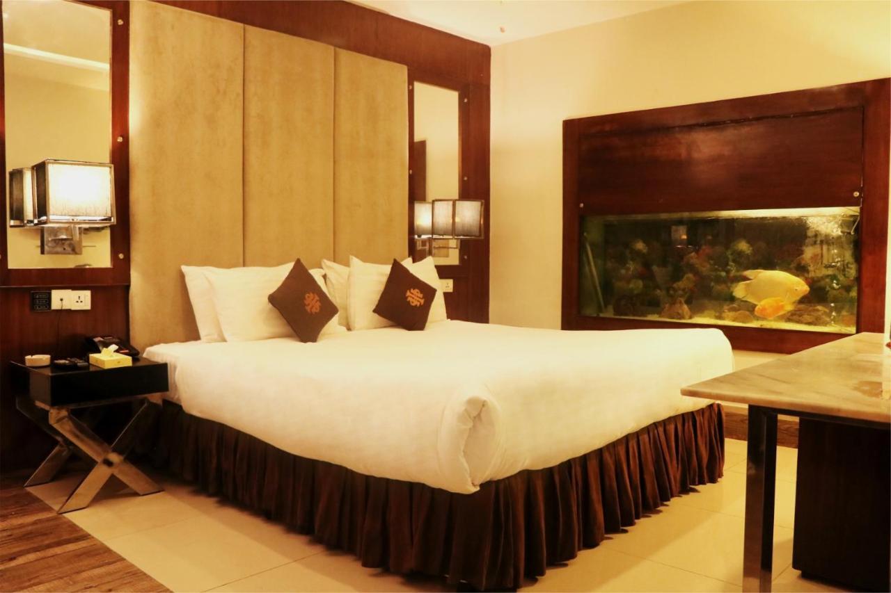 Hilton Suites Lahore Exteriör bild