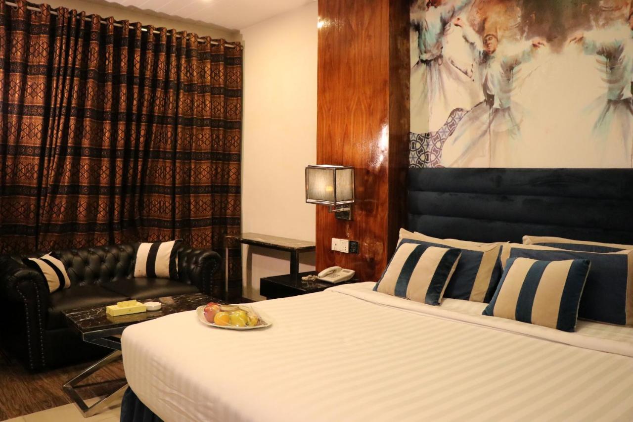 Hilton Suites Lahore Exteriör bild