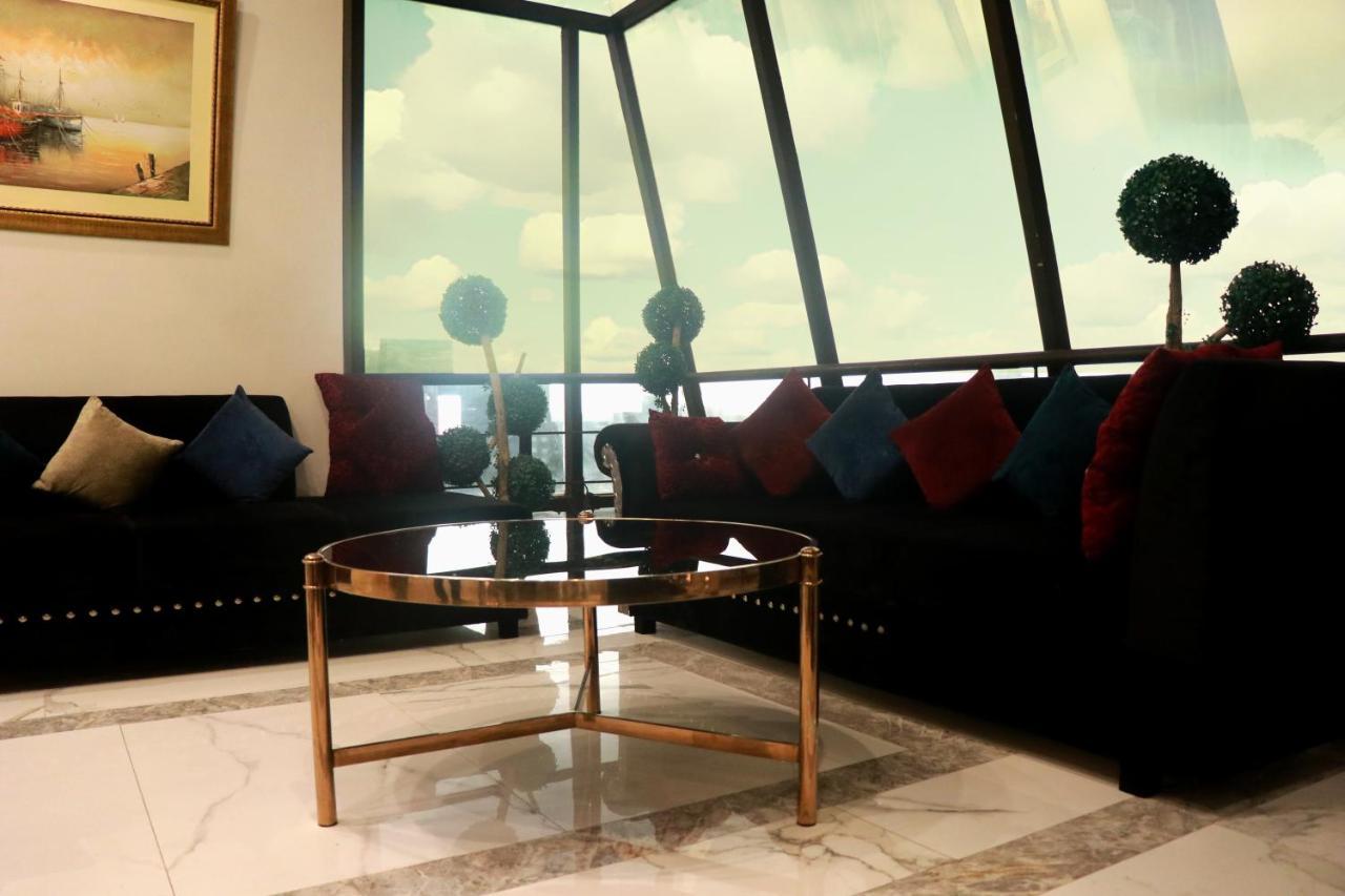 Hilton Suites Lahore Exteriör bild