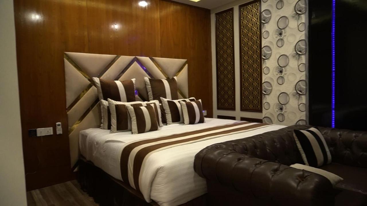 Hilton Suites Lahore Exteriör bild