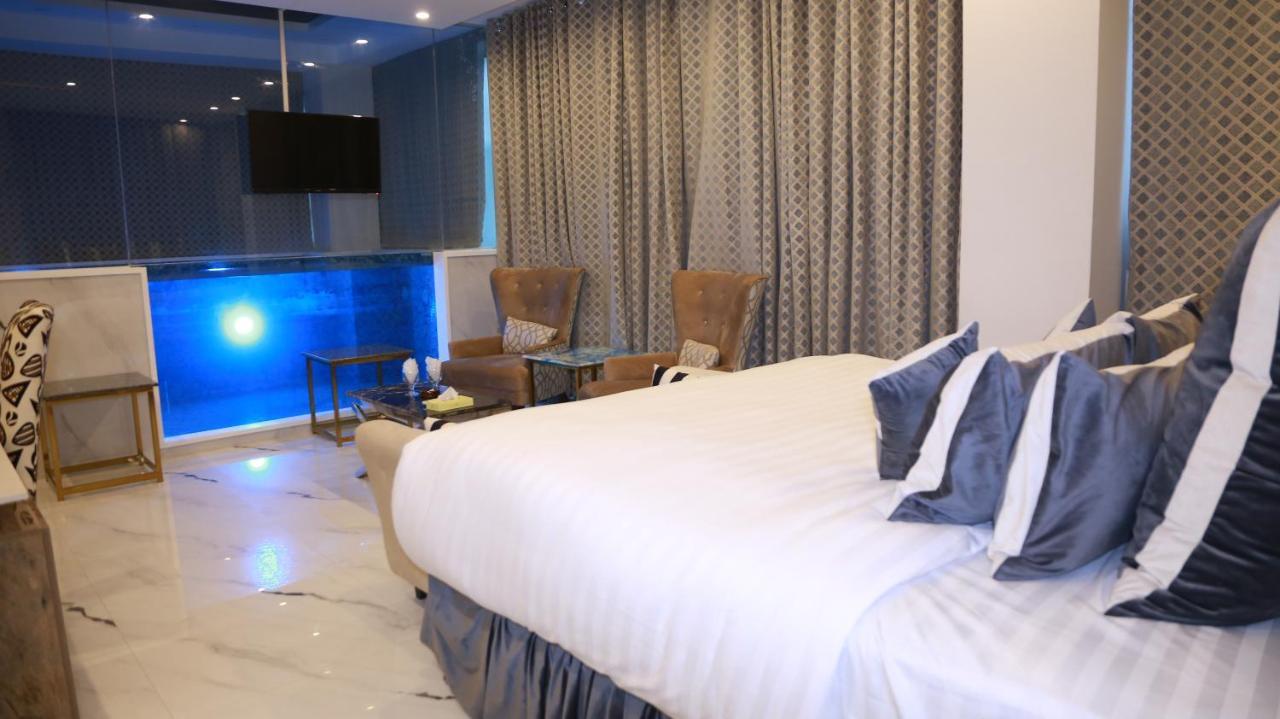 Hilton Suites Lahore Exteriör bild