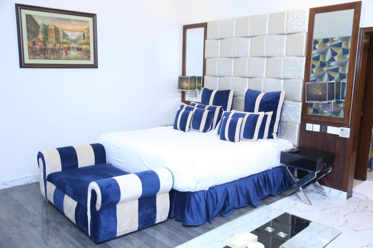 Hilton Suites Lahore Exteriör bild