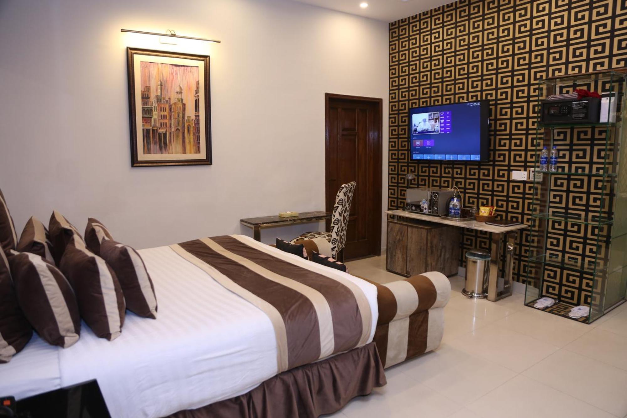 Hilton Suites Lahore Exteriör bild