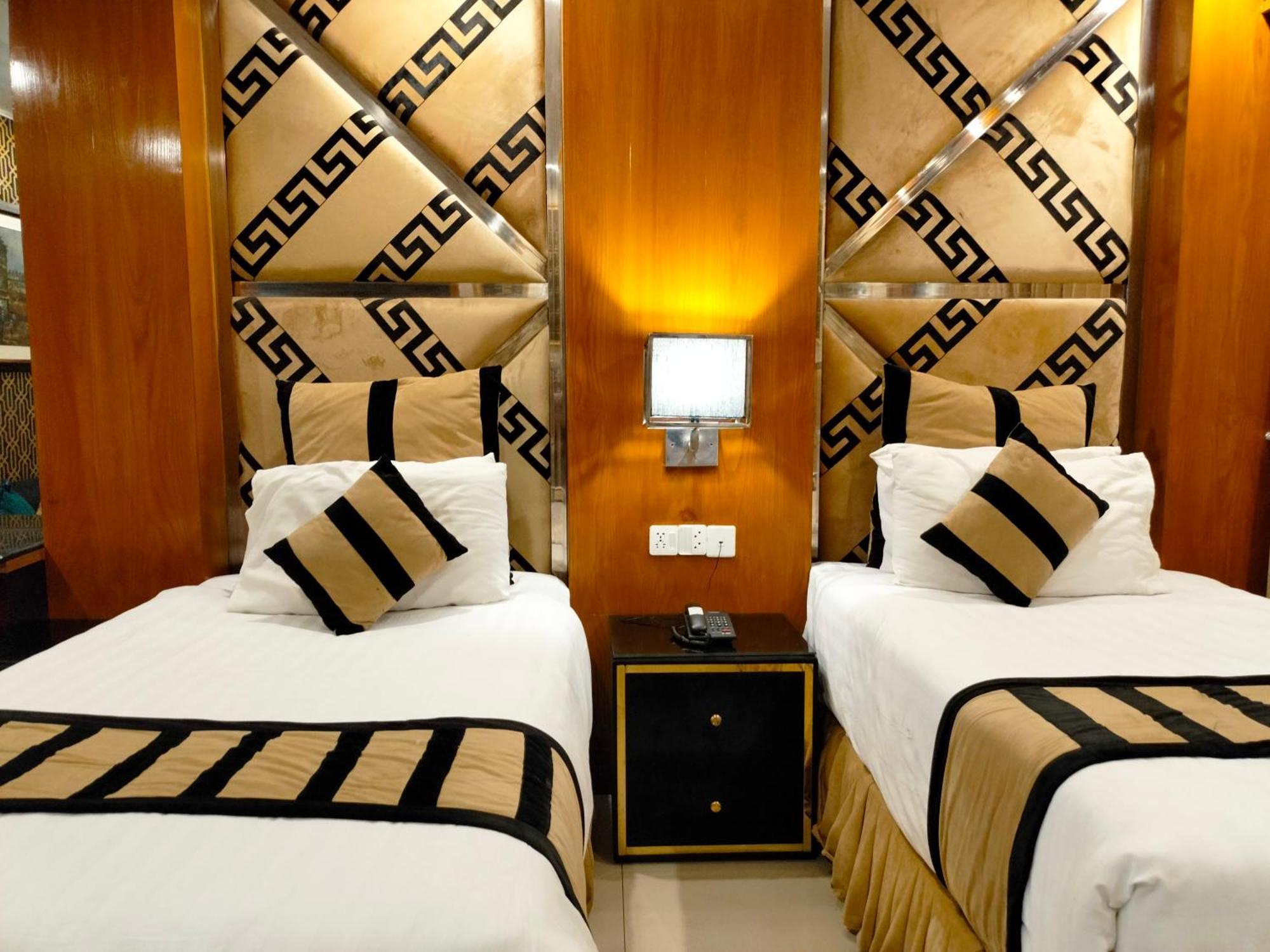 Hilton Suites Lahore Exteriör bild